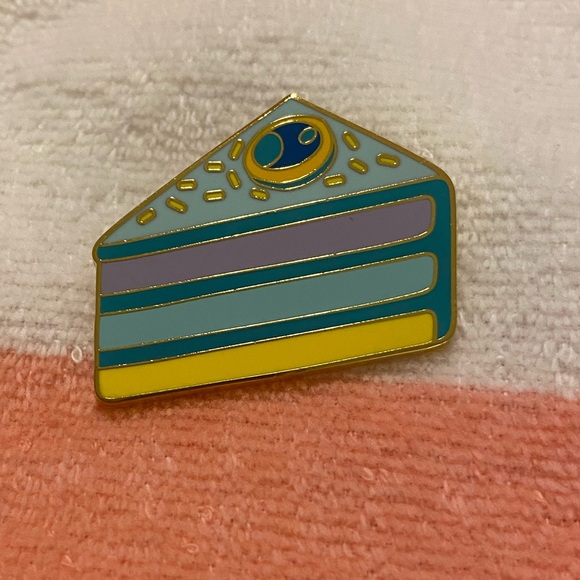 Loungefly Disney Princess Slice of cake mystery pin blind box
(OPENED) - Picture 6 of 6